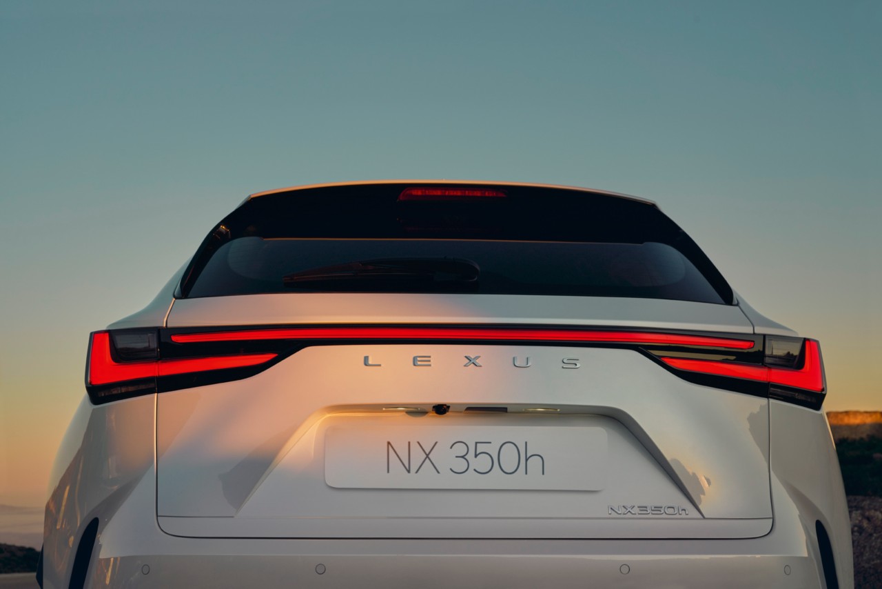 Lexus NX - Bandeau arrière lumineux 