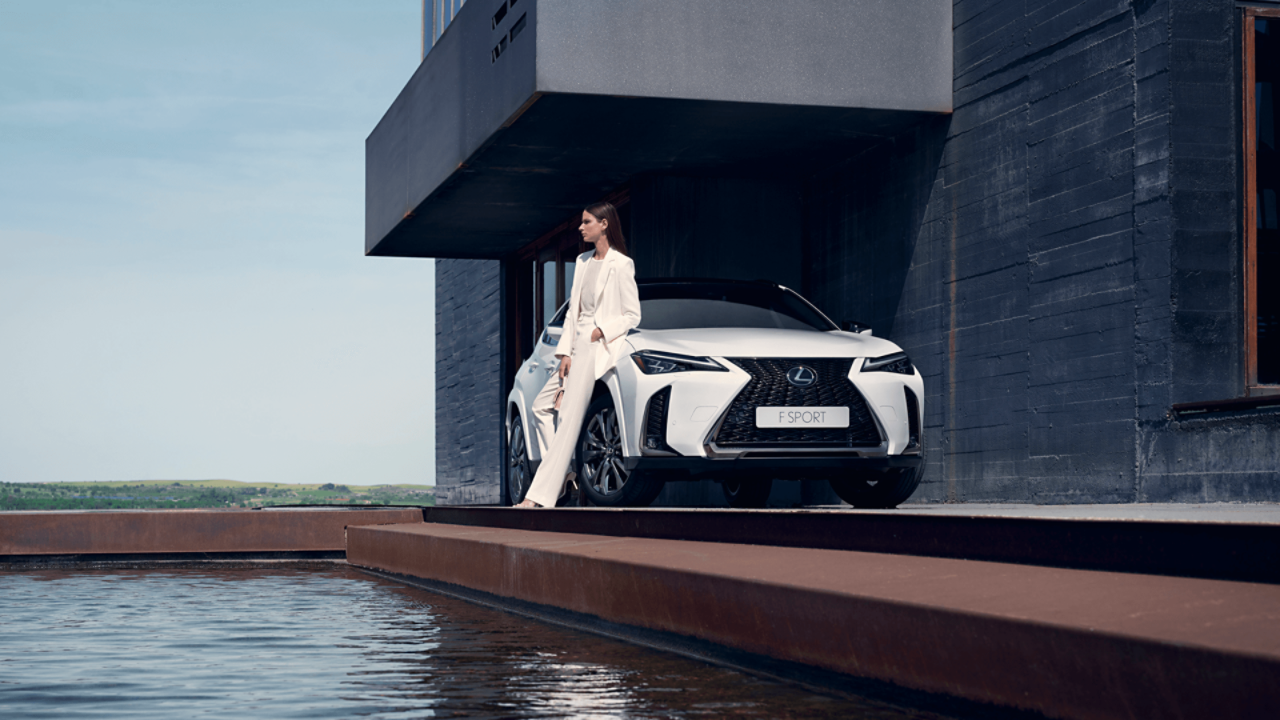 Stock Lexus UX