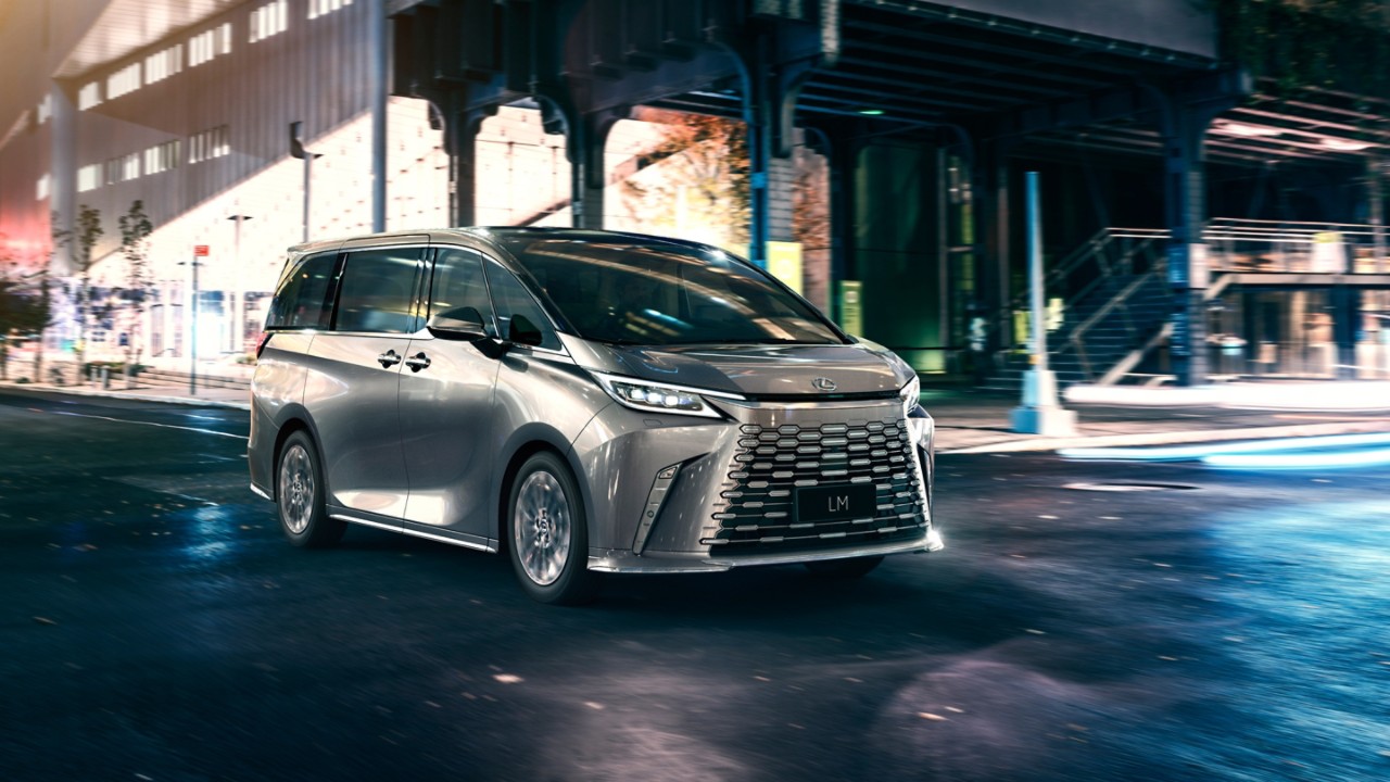 NOUVEAU LEXUS LM