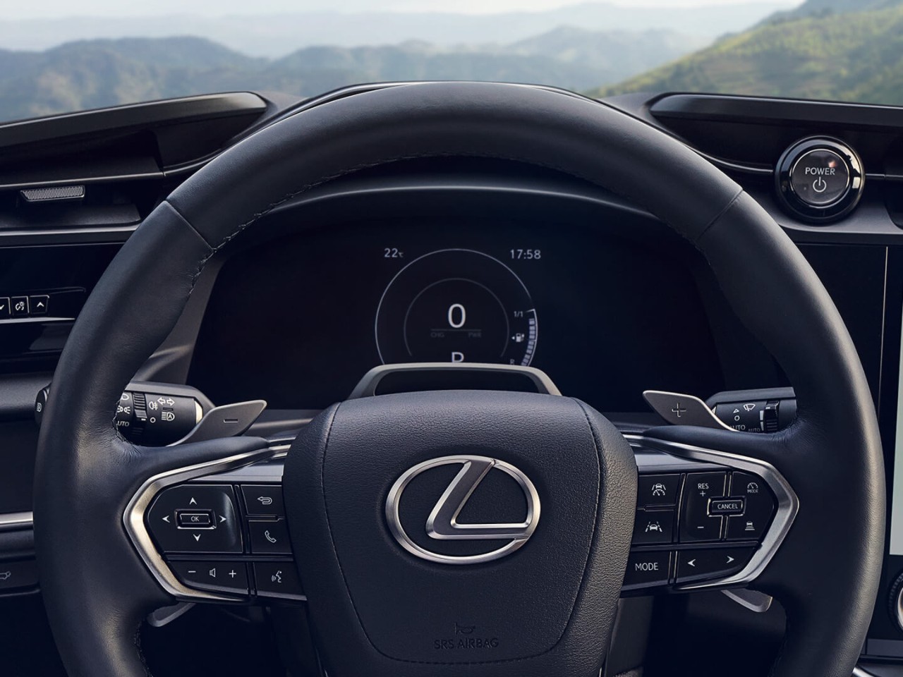 Volant et écran multifonction du Nouveau Lexus RZ